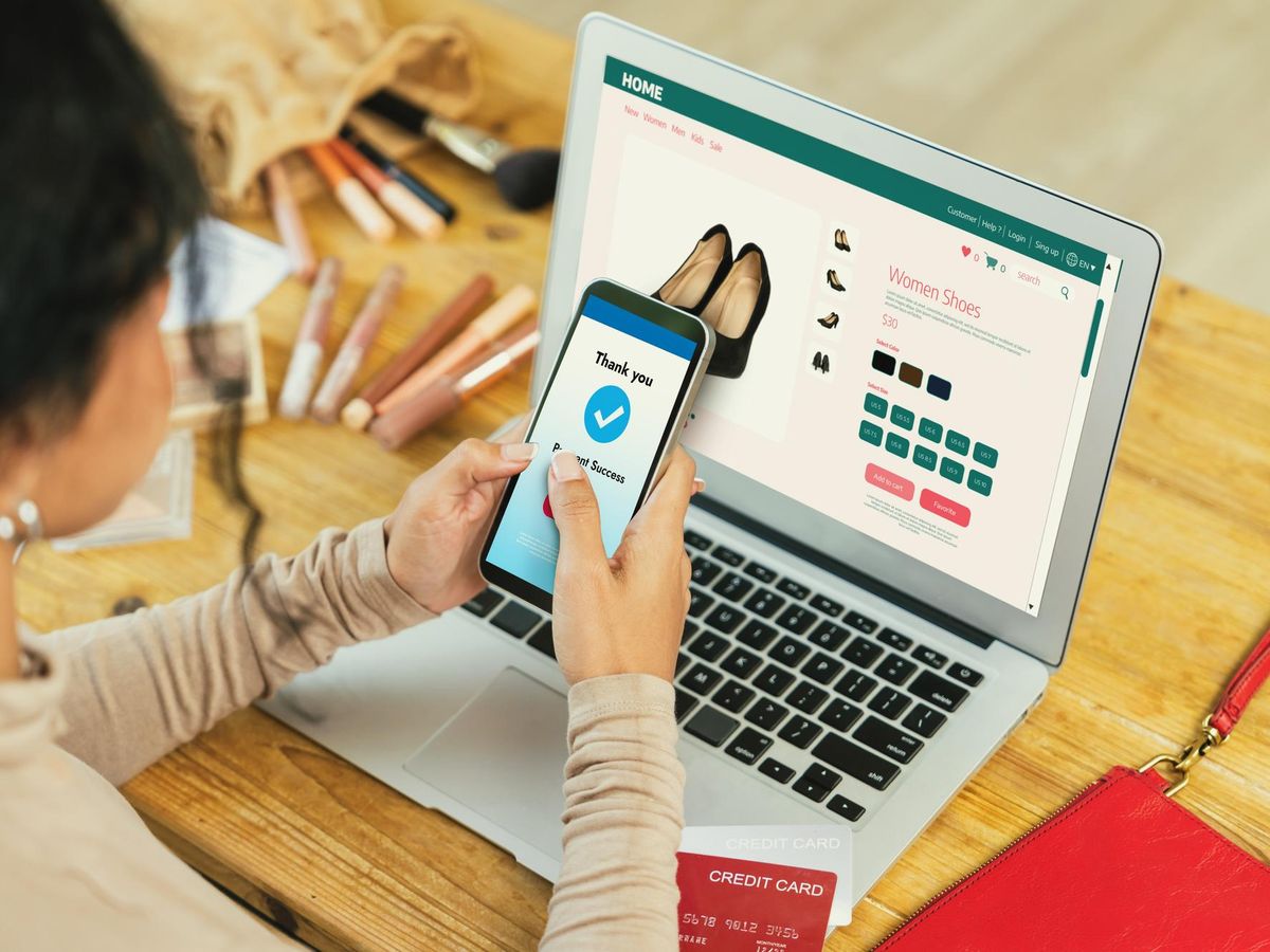 Jak korzystać z platform e-commerce oferujących markową odzież po atrakcyjnych cenach dla włoskojęzycznych klientów
